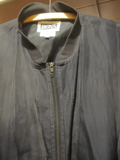 Selling a high quality vintage classy looking ,men or ladies designer Bosa 100 percent silk black ja...