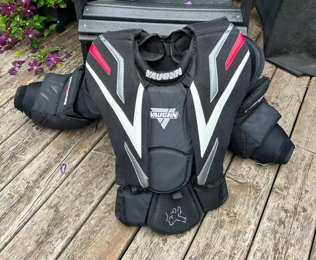 Hockey Goalie Equipment in Hockey in Hamilton - Image 7