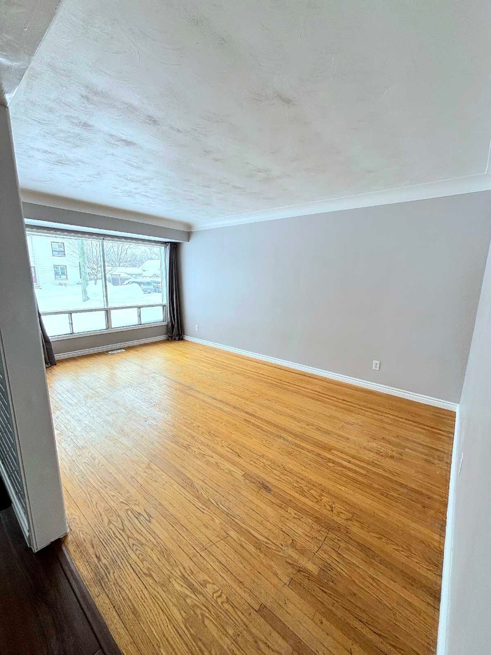 All Inclusive Main Floor 3BR (2+home office) 3