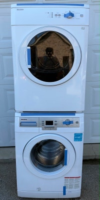 24” BLOMBERG WASHER & DRYER  SET ELECTRIC FRONT LOAD STACKABLE  City of Toronto Toronto (GTA) Preview