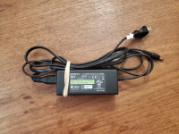 chargeur Sony AC-S20RDP 20v 2.5a