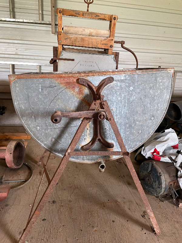 Antique Timothy Eaton washer in Arts & Collectibles in Stratford