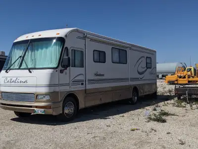 33 foot Catalina Coachmen. V10 Ford. 76500 miles Gasoline engine - Dual air conditioners - 1 large s...