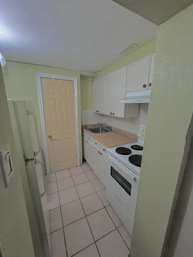 Bachelor basement studio @ Brchmnt-Sheppard near DVP/Fairview in Long Term Rentals in City of Toronto - Image 5