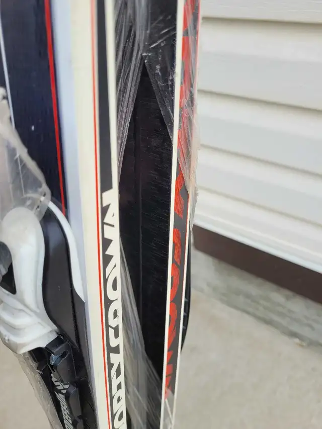 New Fischer XC Sporty Crown cross country ski 197cm in Ski in Calgary - Image 7
