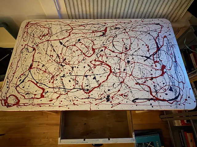 Painted Desk in Desks in Ottawa - Image 3