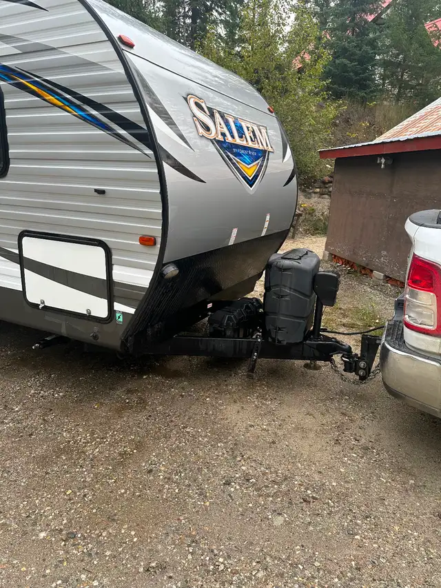 Holiday Trailer Salem 27’ 2018 in Travel Trailers & Campers in Fort St. John - Image 8