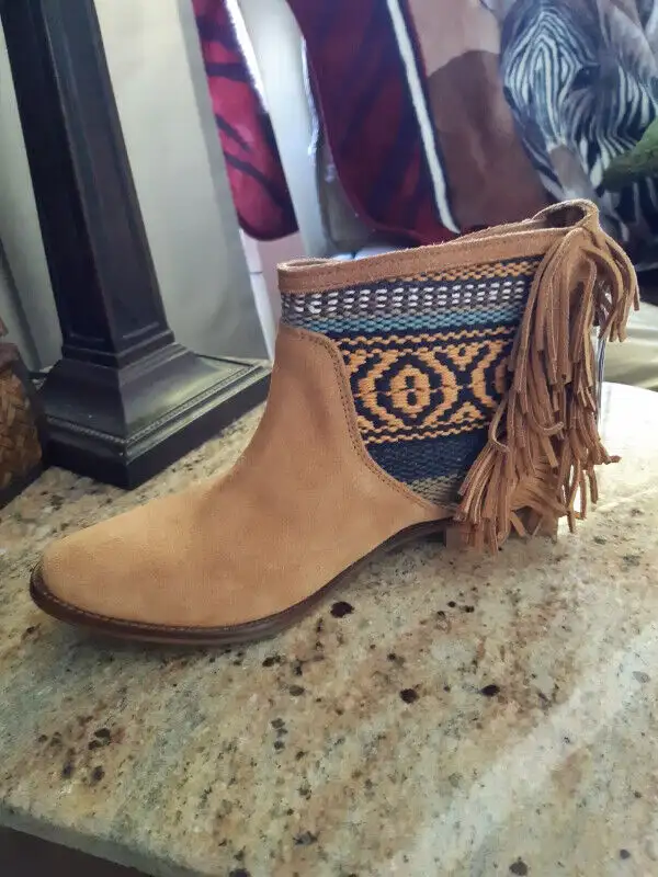 Women's Zara Leather Ankle Boots in Women's - Shoes in St. Catharines - Image 2