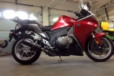 Well cared for and stored in a heated garage. Manual Transmission Shaft recall done. Touring windscr...
