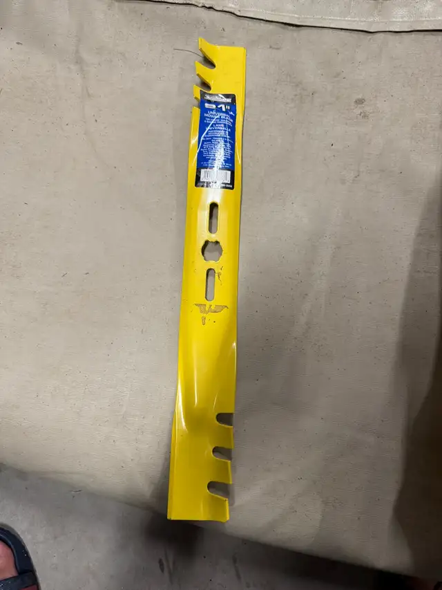 21" Mower Blade in Lawnmowers & Leaf Blowers in Regina - Image 2