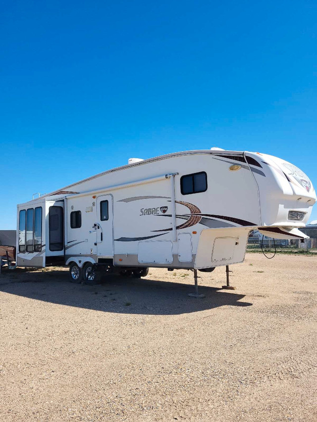 2011 Palinino Sabre in Travel Trailers & Campers in Saskatoon - Image 2
