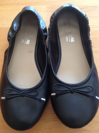 Girls American Eagle flats Size 3