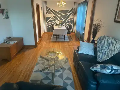 House for rent in downtown Oakville, 3 bedrooms, 1 washroom. This is a main floor only.