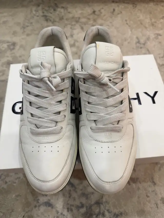 Givenchy 4G Sneaker Mens size 9US 42 EU in Men's Shoes in City of Toronto - Image 4
