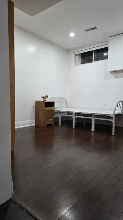 Private room with parking, August ,Mississauga, Erindal