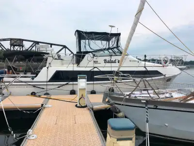Ce bateau est l’un des bateaux les plus recherché, il est rare au Québec avec une grande fenestratio...