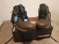 Mens hiking boots new / Bottes de randonnée, hommes