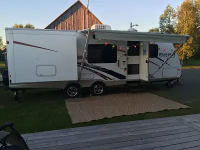 Keystone Passport Ultra Light 250bh 2009 prête à partir pour les vacances. Entretien minutieux chaqu...