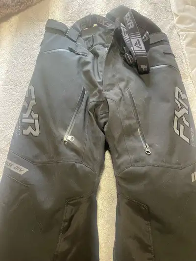 Men’s mission FX pant size large Cold rating is 9/10 Worn once - that’s it ! I’m 6’ 195 lbs and they...