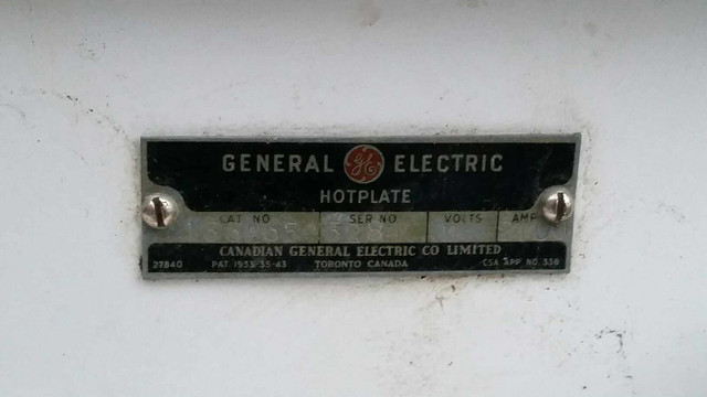 Antique 1930's Enamel Stove Top in Fishing, Camping & Outdoors in Whitehorse - Image 4