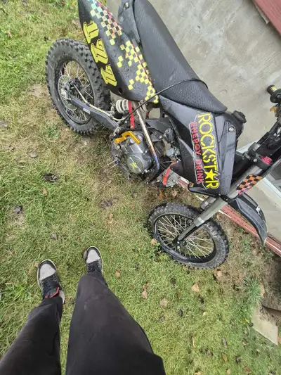 Needs throttle need and throttle cable It ran good it Needs a carb clean and A clutch lever but it's...