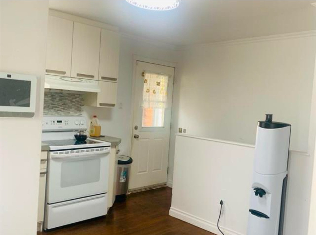 Grande chambre, double À louer dans le sous-sol de maison — photo 2