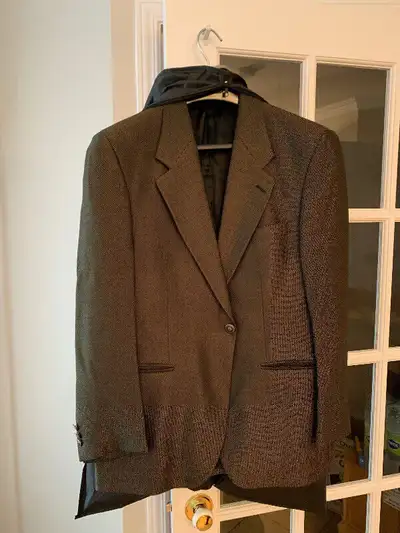 VESTON SPORT OR ET NOIR TAILLE 40 COMME NEUF, View more