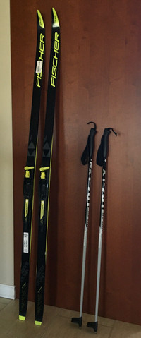 Skis de fond et bâtons 