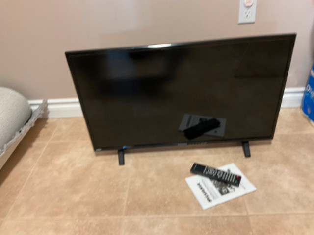 Sylvania  32 inch TV with book and remote in TVs in Red Deer