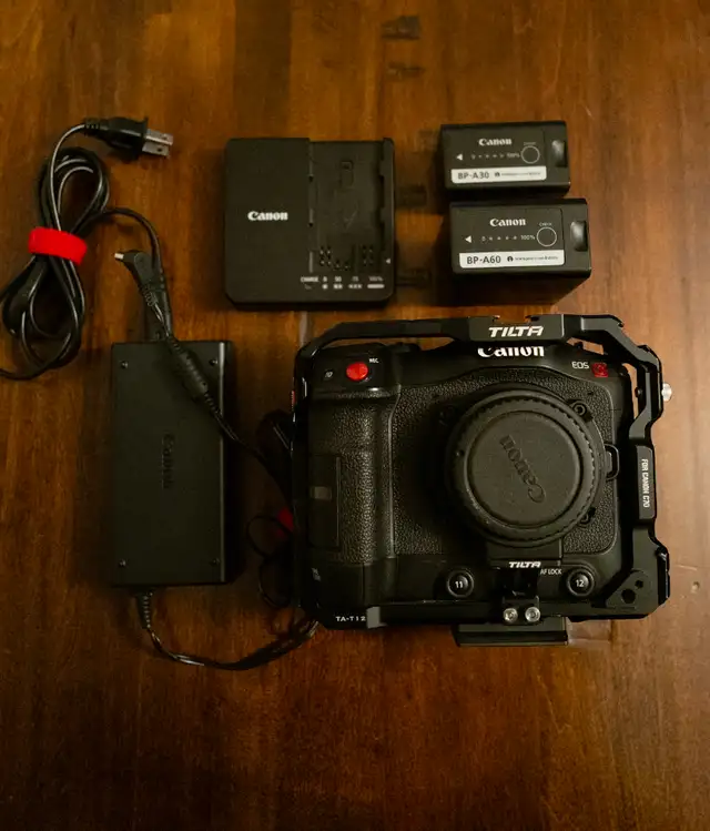 Canon EOS C70 + BP-A60 & BP-A30 batteries + charger628632756505621227