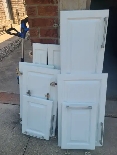 Multiple size used kitchen wood cabinet doors total 20 pcs with handles