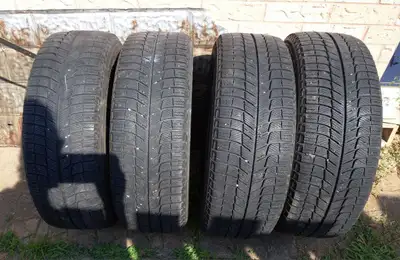 *Set of 4 Michelin X-Ice Winter Tires 225/55/R17 For Sale Lots of thread left in Excellent Condition...
