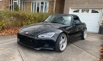 2000 Honda s2000 No accident! Clean title! 6 spd manual 169,xxx Test pipe Scale coilovers Alpharex j...