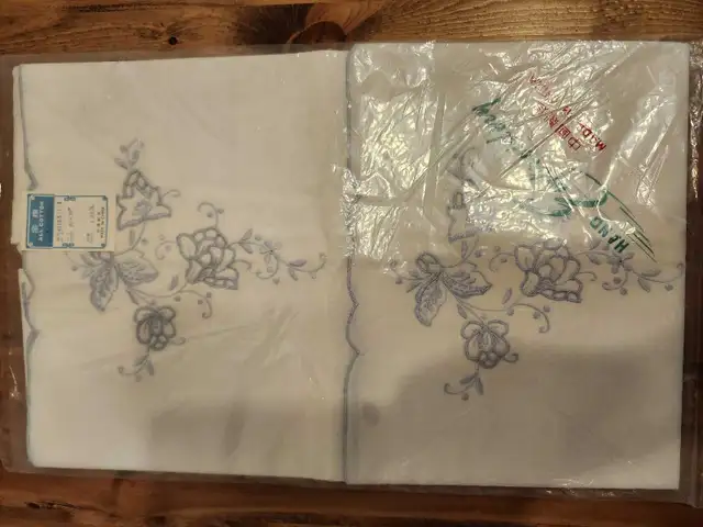 Vintage Pair of Hand Embroidered Pillow Cases in Other in Winnipeg - Image 3