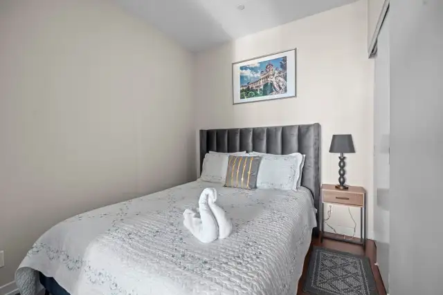 Stunning Modern 2bed/2bath Furnished Apt in Other Countries in Canada - Image 11