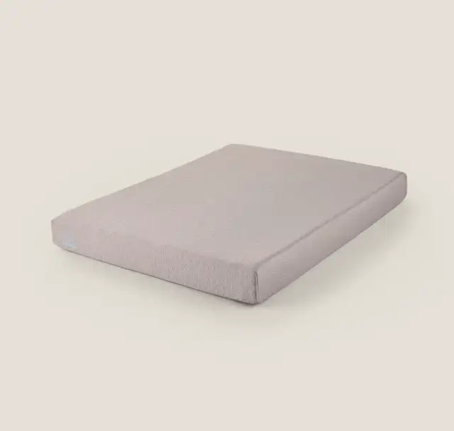 queen mattress - read pickup date in description 