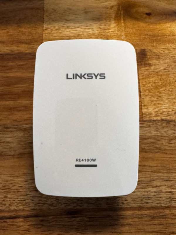 Linksys RE4100W N600 Dual-Band WiFi Extender - reduced price in Networking in Sarnia