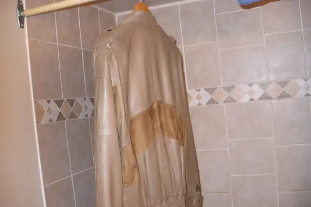 men's leather jacket size 38 in Men's in Mississauga / Peel Region - Image 3