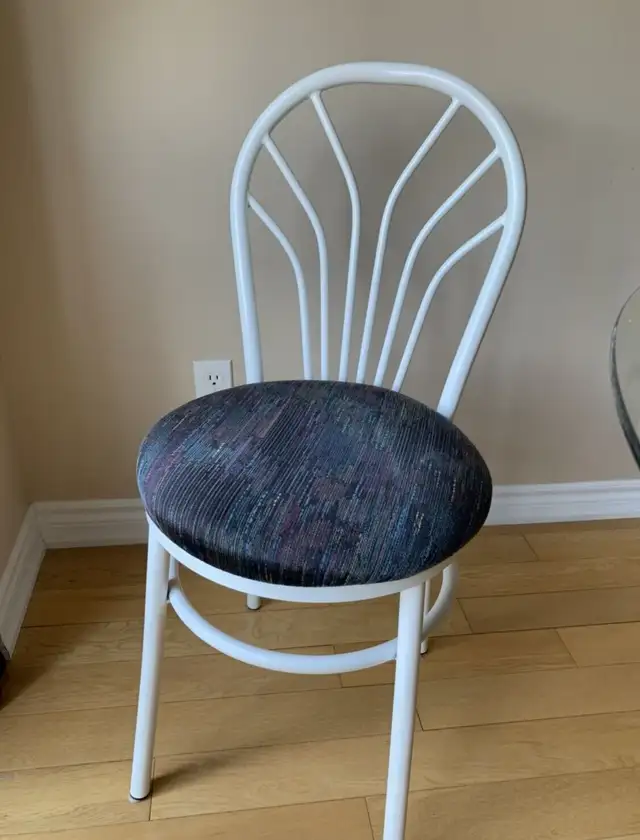 Dining Chairs in Chairs & Recliners in Markham / York Region - Image 3