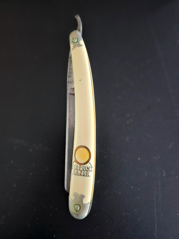 Red Point razor in Arts & Collectibles in City of Halifax - Image 2
