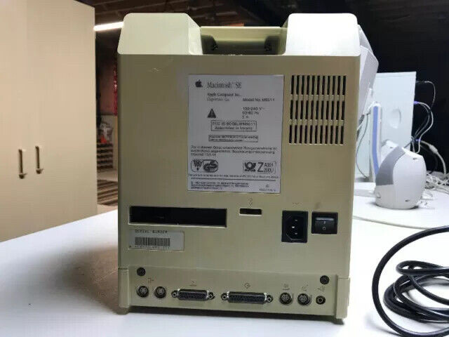VINTAGE: Macintosh SE in Desktop Computers in Kawartha Lakes - Image 4