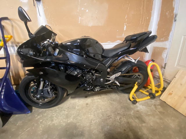 2007 Yamaha YZF-R1 in Sport Bikes in Campbell River - Image 2