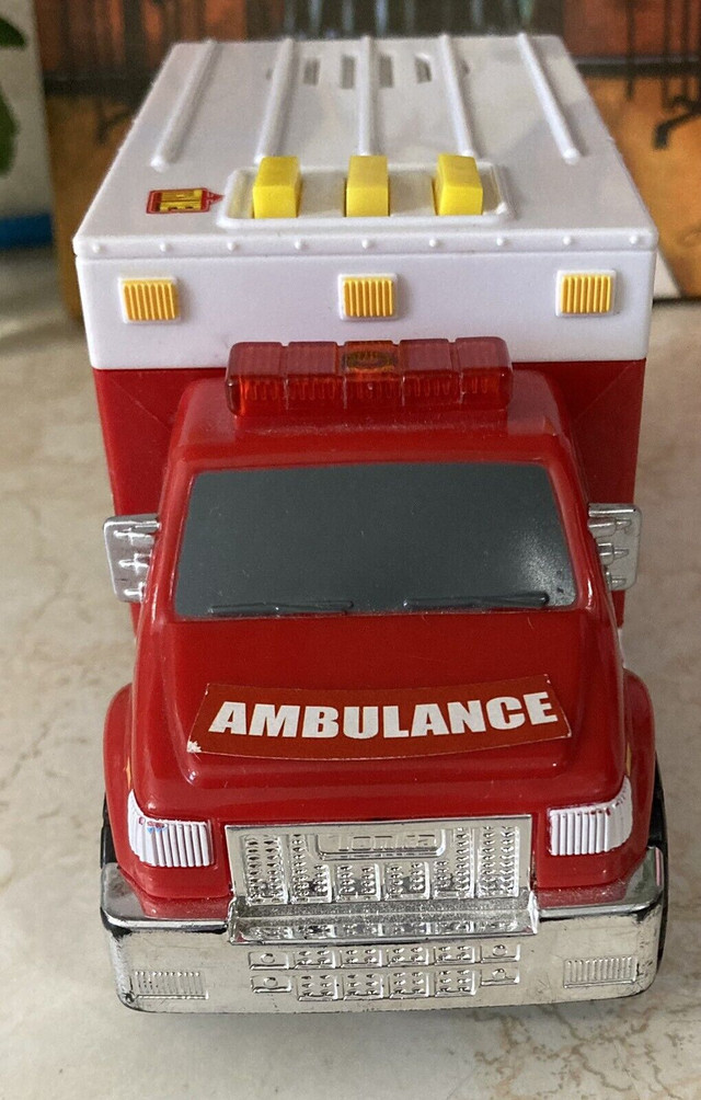 COLLECTION TONKA AMBULANCE FIRE RESCUE AVEC SONS ET LUMIÈRES  in Toys & Games in Gatineau - Image 4