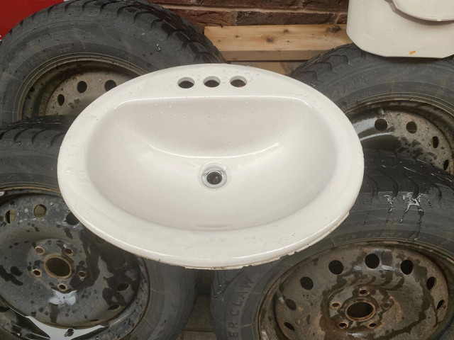 Contrac Porcelain Sink in Plumbing, Sinks, Toilets & Showers in Mississauga / Peel Region