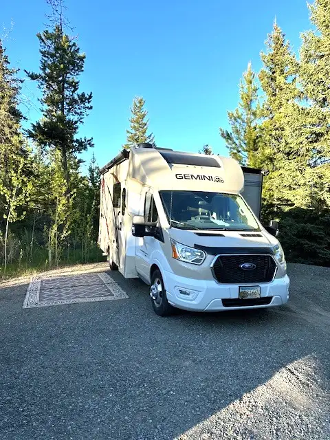 LIKE NEW - 2021 MOTOR HOME FOR SALE in RVs & Motorhomes in Kamloops - Image 2