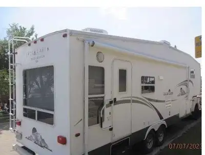 Cedar Creek, good condition, all works, 2 slides, good tires, awning, can deliver $8900 ph. 306 960-...