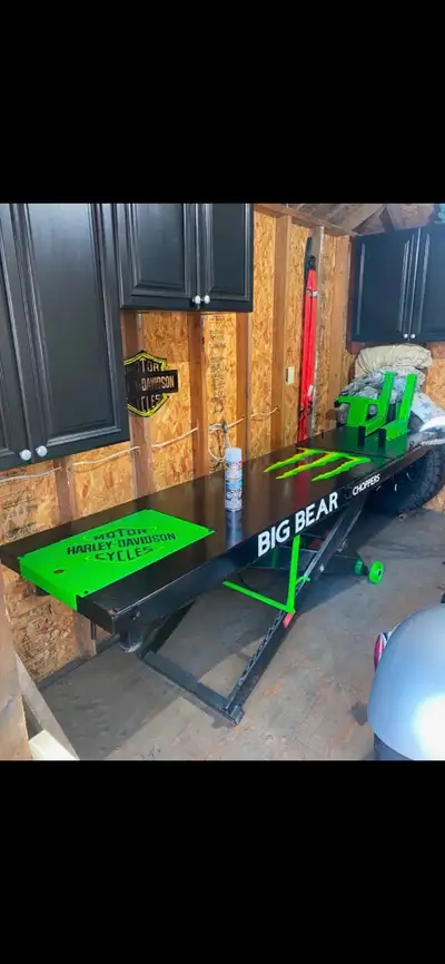 For Sale Pro Series lift table, has been extended for bikes up to 9’ long Second pic shown for lengt...
