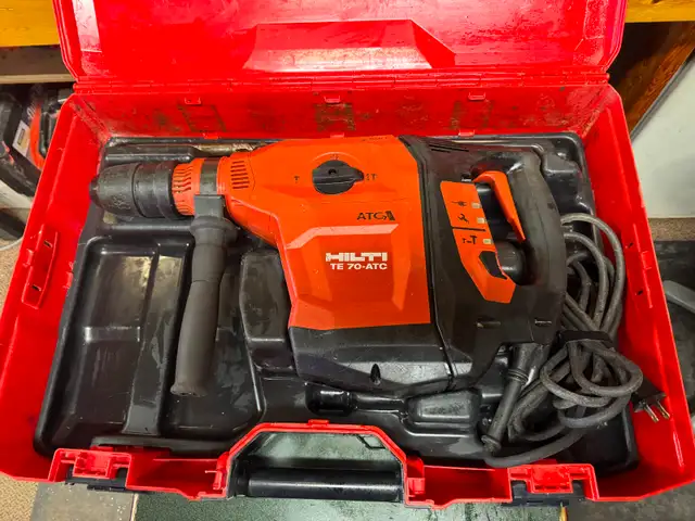 HILTI SDS MAX TE 70-ATC Rotary Hammer Drill with Bits in Power Tools in Oakville / Halton Region - Image 3
