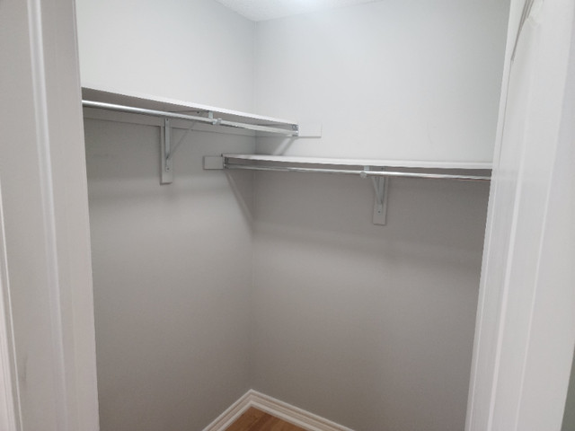 LARGE MASTER BEDROOM W ATTACHED WASHROOM INCLUDING UTILITIES in Room Rentals & Roommates in Mississauga / Peel Region - Image 3