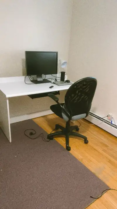 ROOM FOR RENT – Fredericton, New Brunswick Available: June - August Space: 1 Bedroom in a 4-Bedroom...